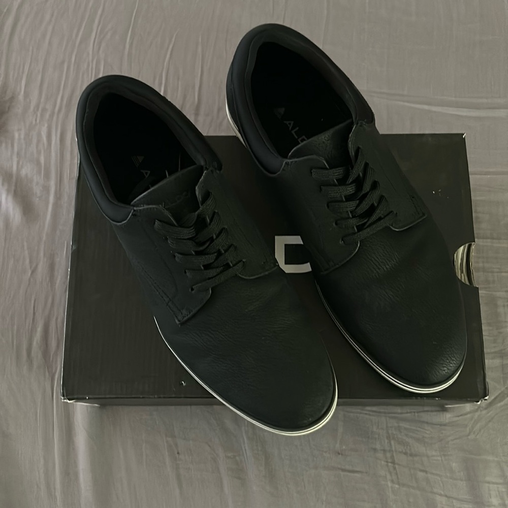 ALODO men’s shoes, size 8